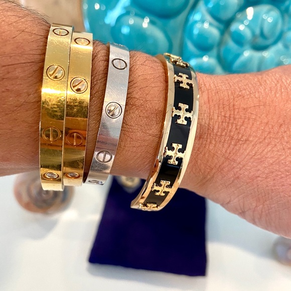 NWOT Authentic Luxury Minimalist Tory Burch Enamel Raised Logo Cuff - Picture 8 of 17